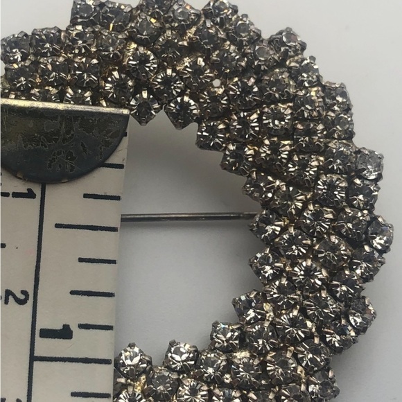 VTG Rhinestone Round Wreath Style Brooch Excellent Condition 2” - Picture 5 of 5